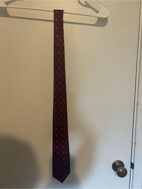 Men's Burgundy Tie with Circle Pattern Tie